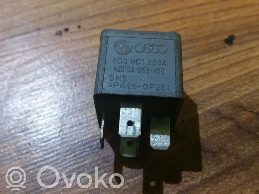 Otros relés   8D0951253A,V23134B52X301,8D0951253A,V23134B52X301,V23134B52X301