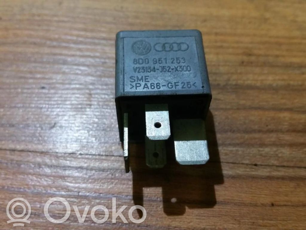 Inne przekaźniki   8D0951253,V23134J52X300,8D0951253,V23134J52X300,V23134J52X300