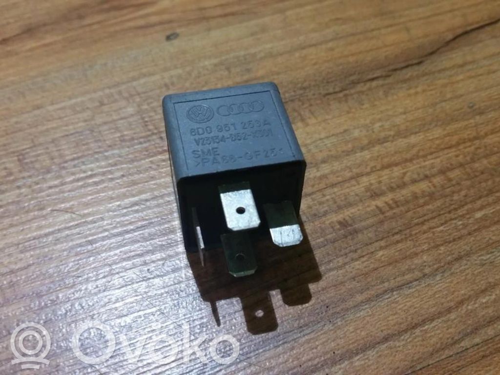 Autres relais   8D0951253A,V23134B52X301,8D0951253A,V23134B52X301