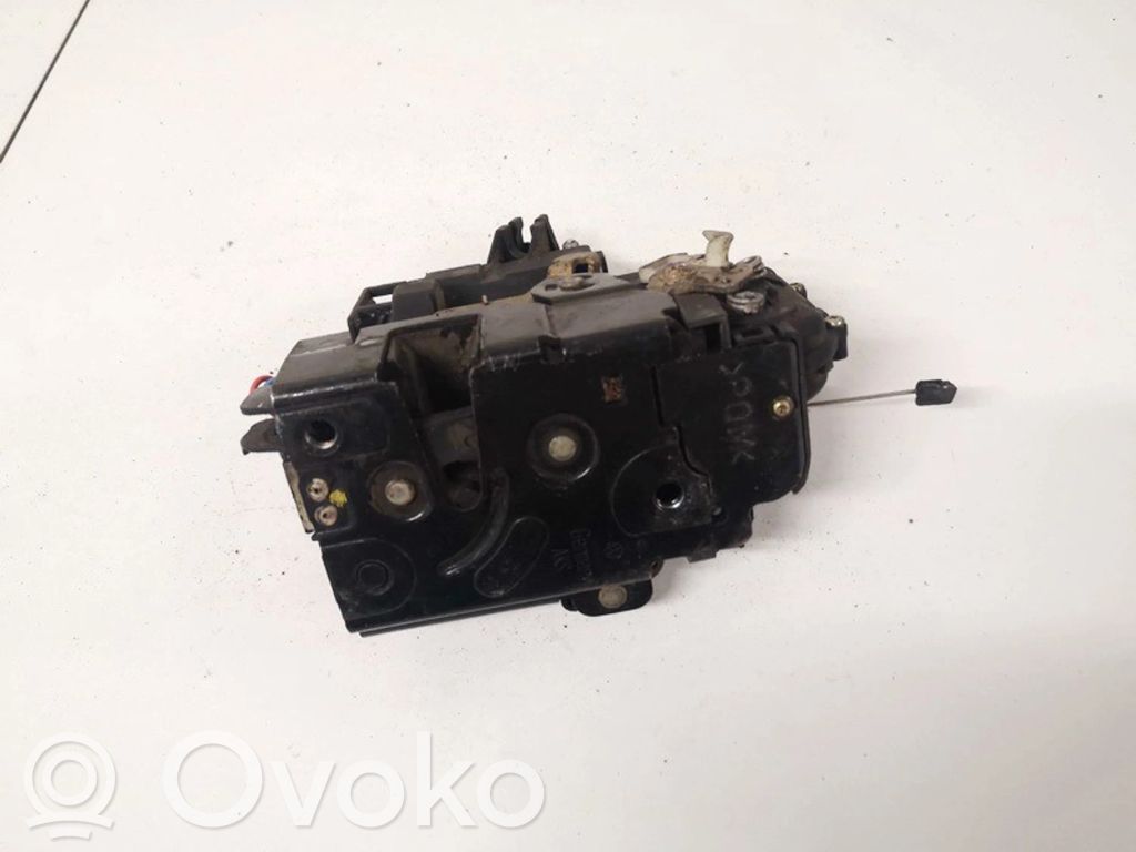 Volkswagen PASSAT B5 Serratura portiera anteriore