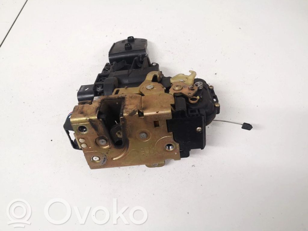 Volkswagen PASSAT B5 Serratura portiera anteriore