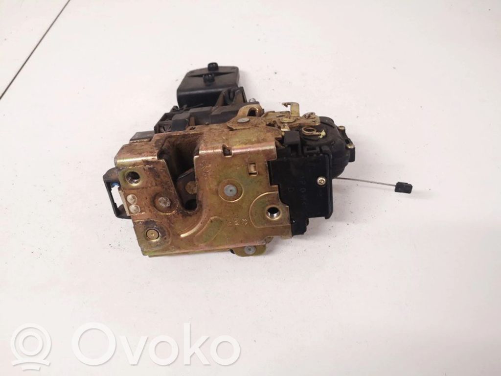 Volkswagen PASSAT B5 Serratura portiera anteriore