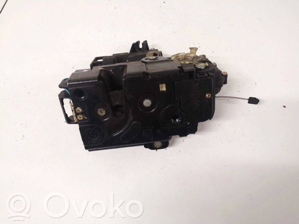 Volkswagen PASSAT B5 Serratura portiera anteriore