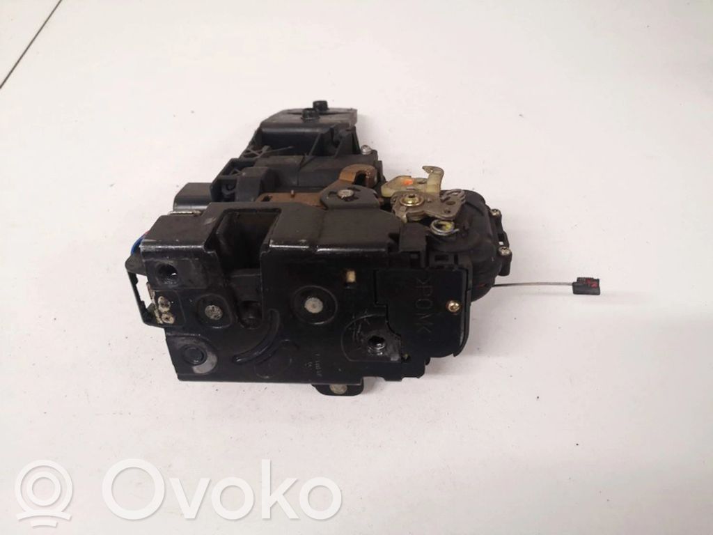 Volkswagen PASSAT B5.5 Etuoven lukko 