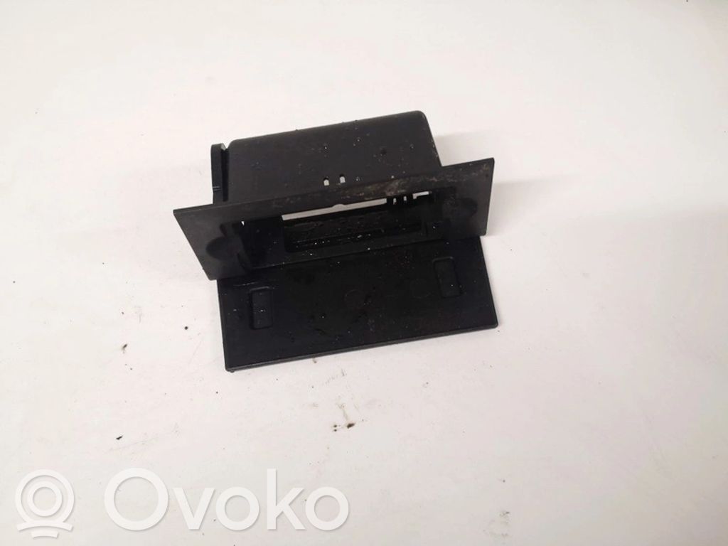 Auton tuhkakuppi   9181518,00315031203,00315031203,9181518