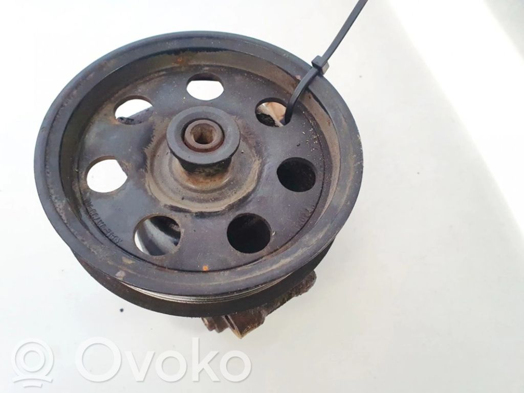 Ford Focus Ohjaustehostimen pumppu 