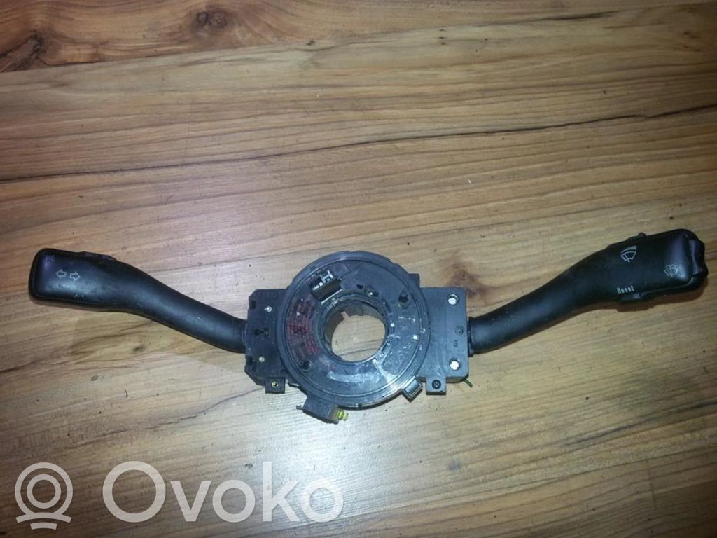 Volkswagen PASSAT B5 Manetka / Przełącznik kierunkowskazów wycieraczek 