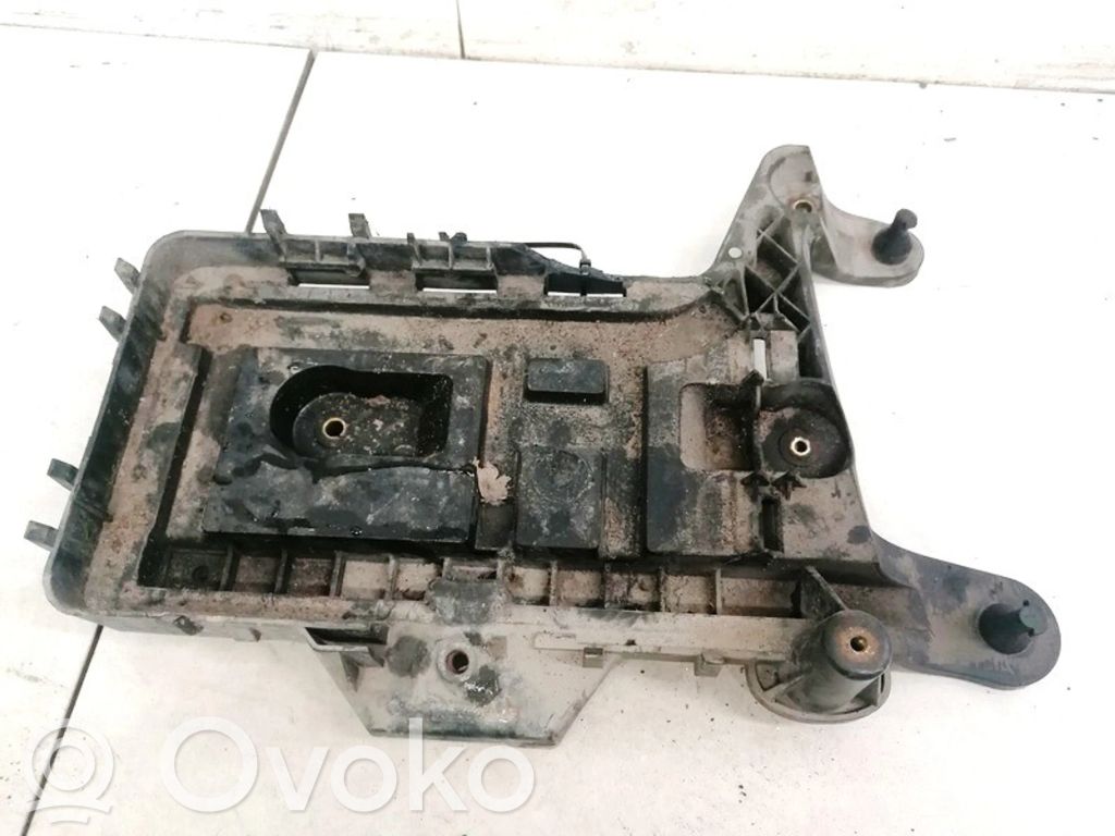 Volkswagen PASSAT B6 Vassoio scatola della batteria