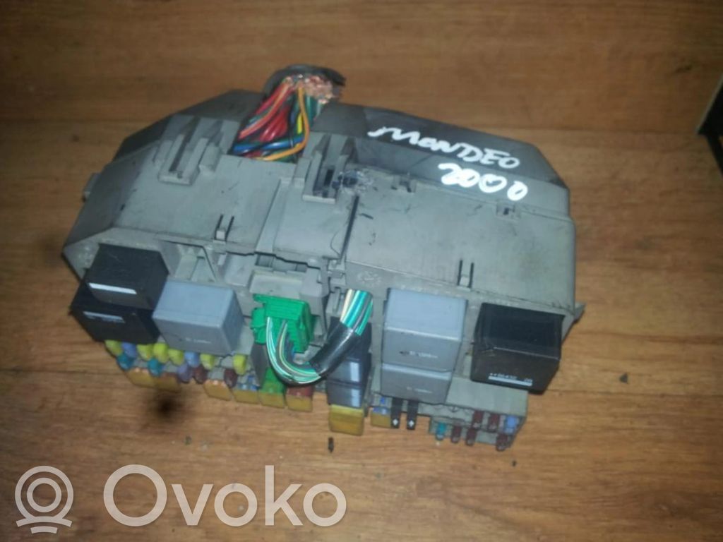 Ford Mondeo Mk III Skrzynka bezpieczników / Komplet 