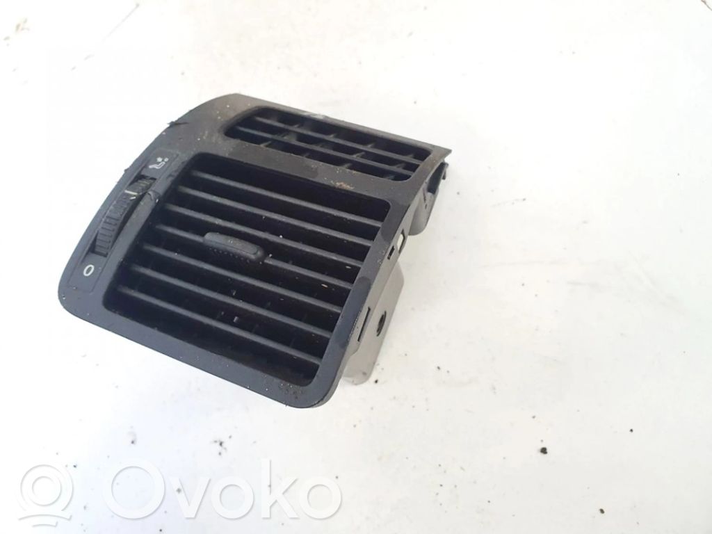 Volkswagen Touran I Grille d'aération centrale 