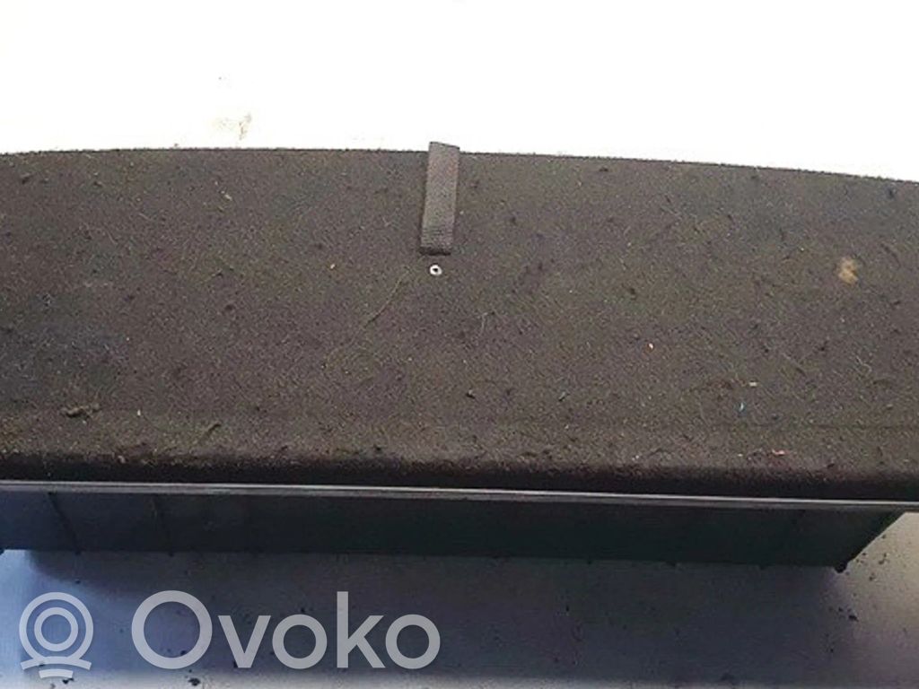 KIA Ceed Hansikaslokero 