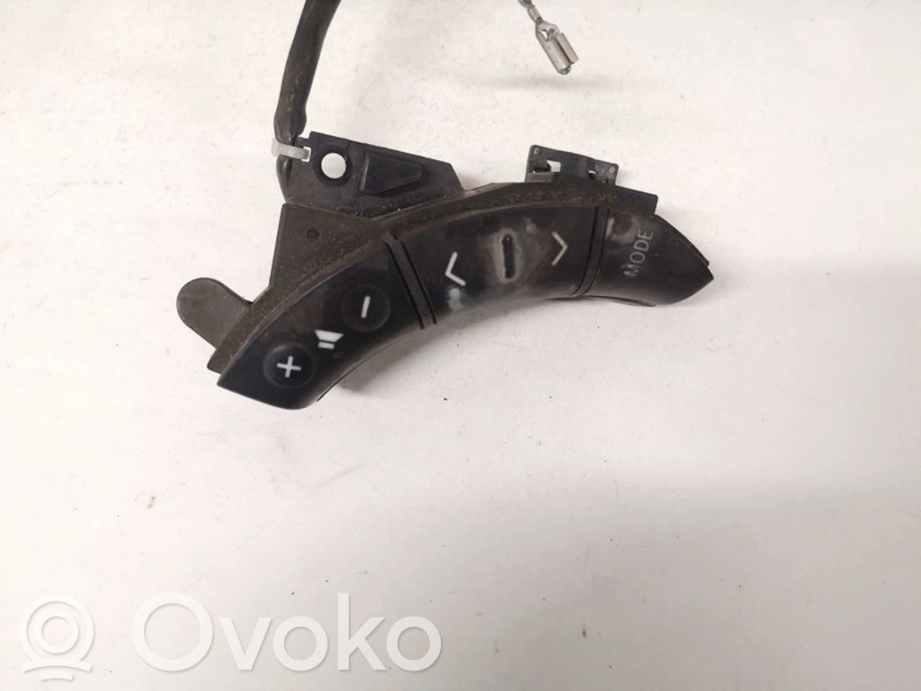 Toyota Avensis Verso Przełącznik / Przycisk kierownicy 