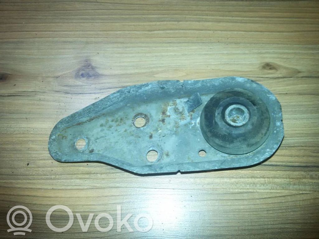 Volkswagen Polo III 6N 6N2 6NF Wspornik / Mocowanie silnika 