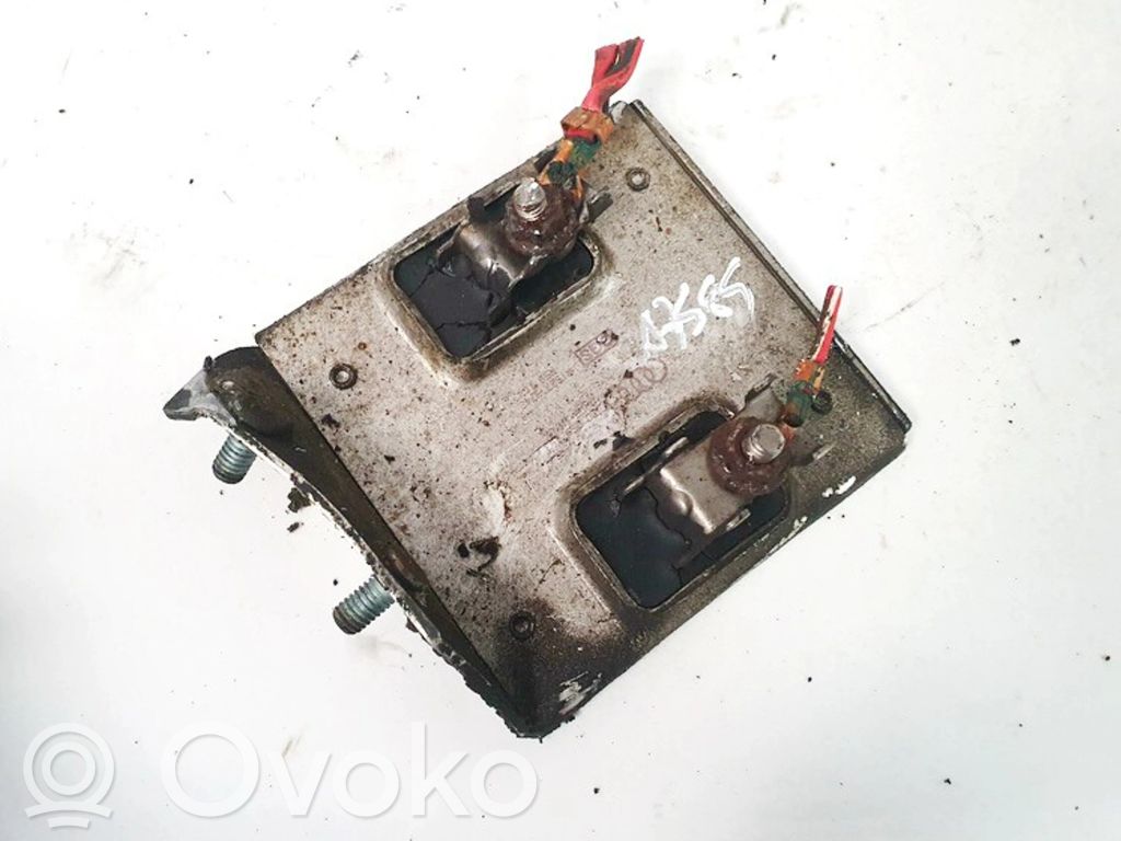 Volkswagen PASSAT B5 Releu ventilator lichid răcire