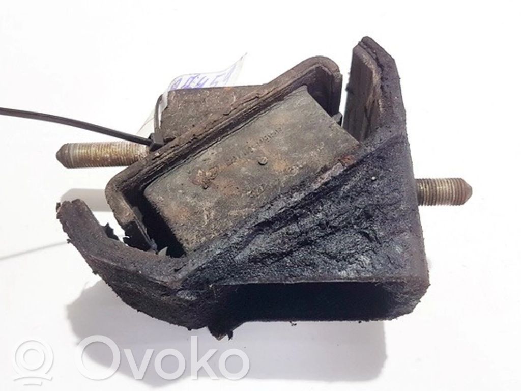 Moottorin kiinnikekorvake   2071008100,2071008100,2071008100,2071008100