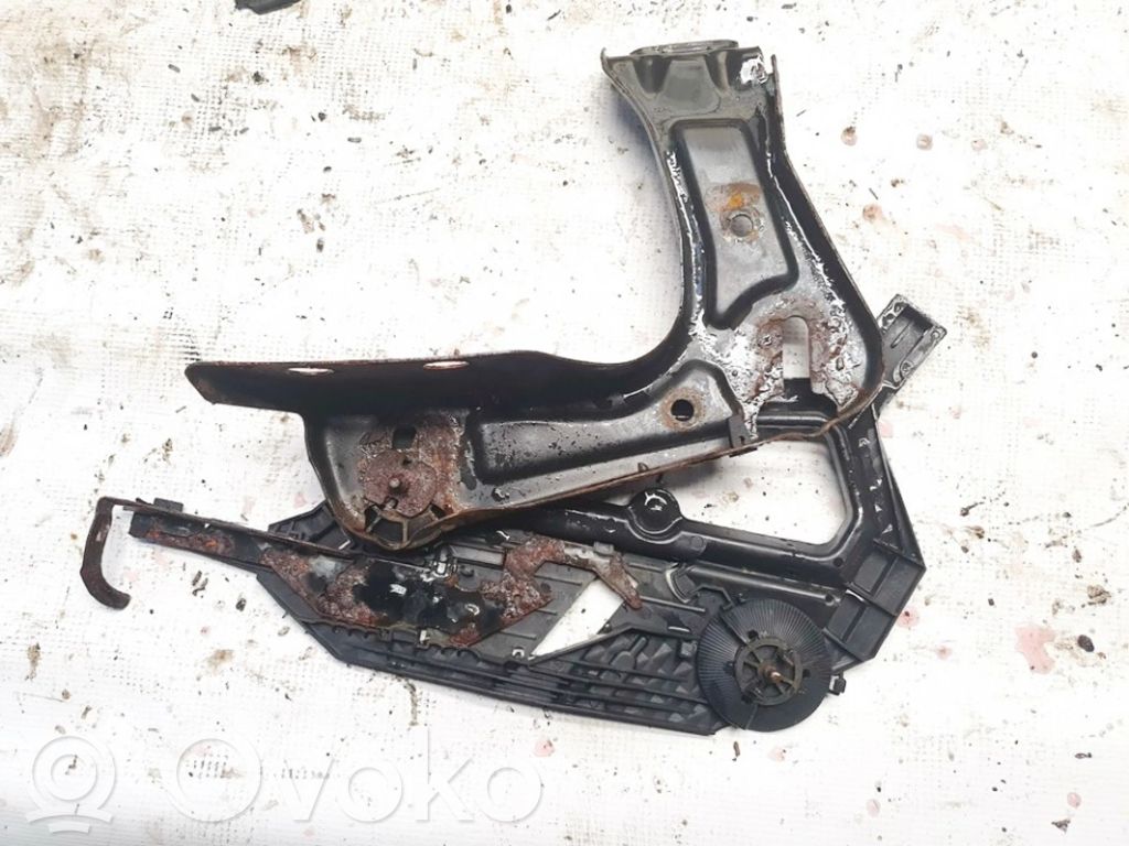 Skoda Octavia Mk2 (1Z) Staffa faro/fanale 