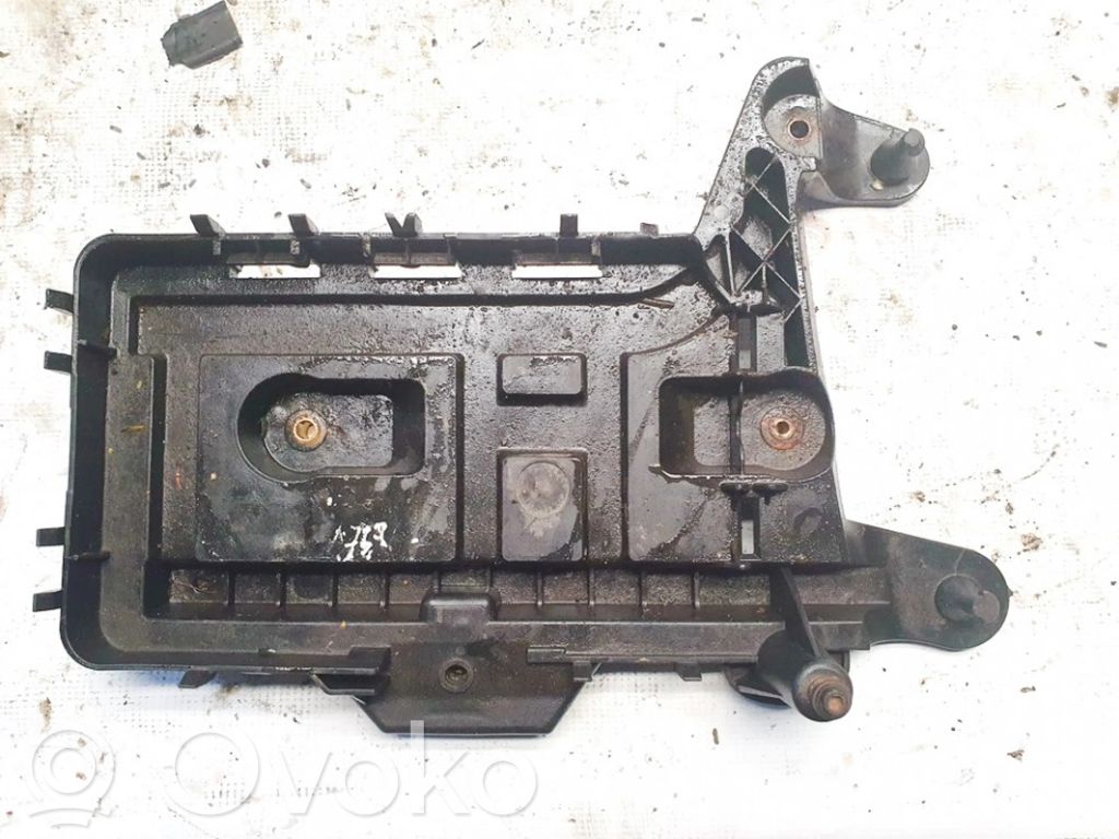Skoda Octavia Mk2 (1Z) Vassoio scatola della batteria