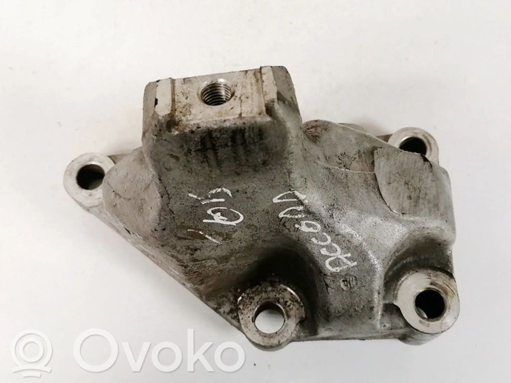 Honda Accord Engine mounting bracket 