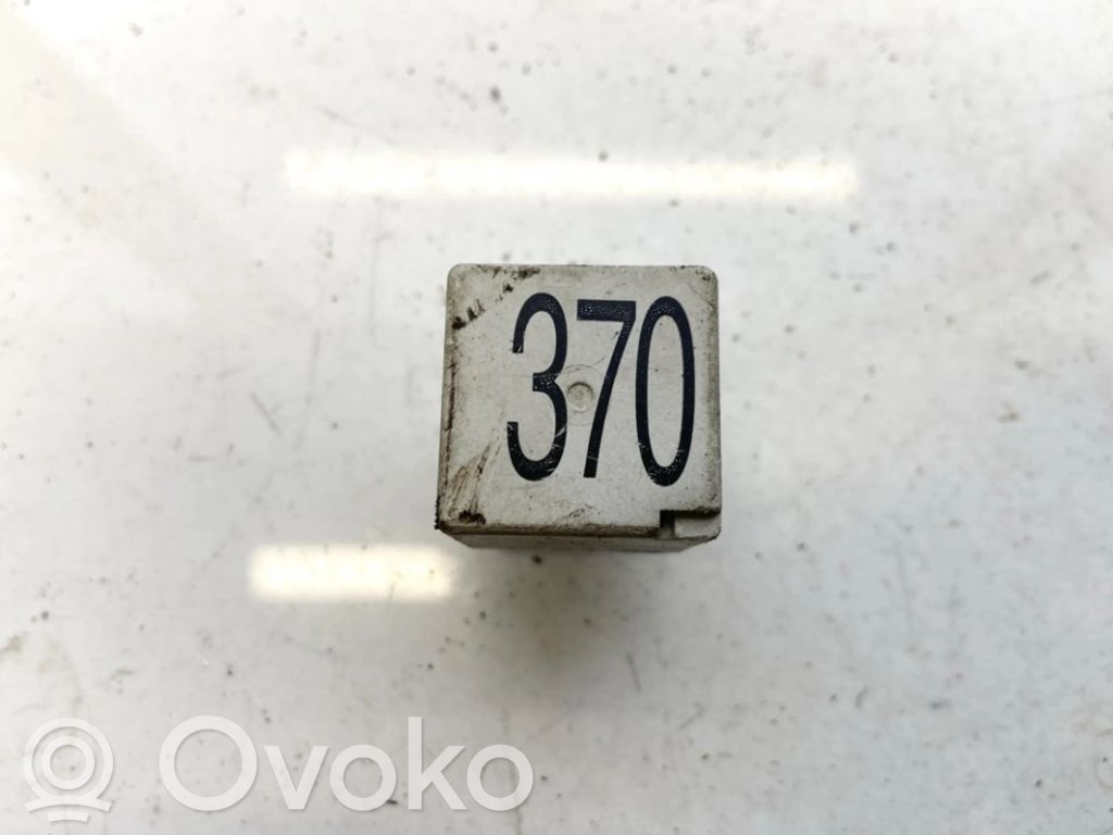Otros relés   8D0951253,8D0951253