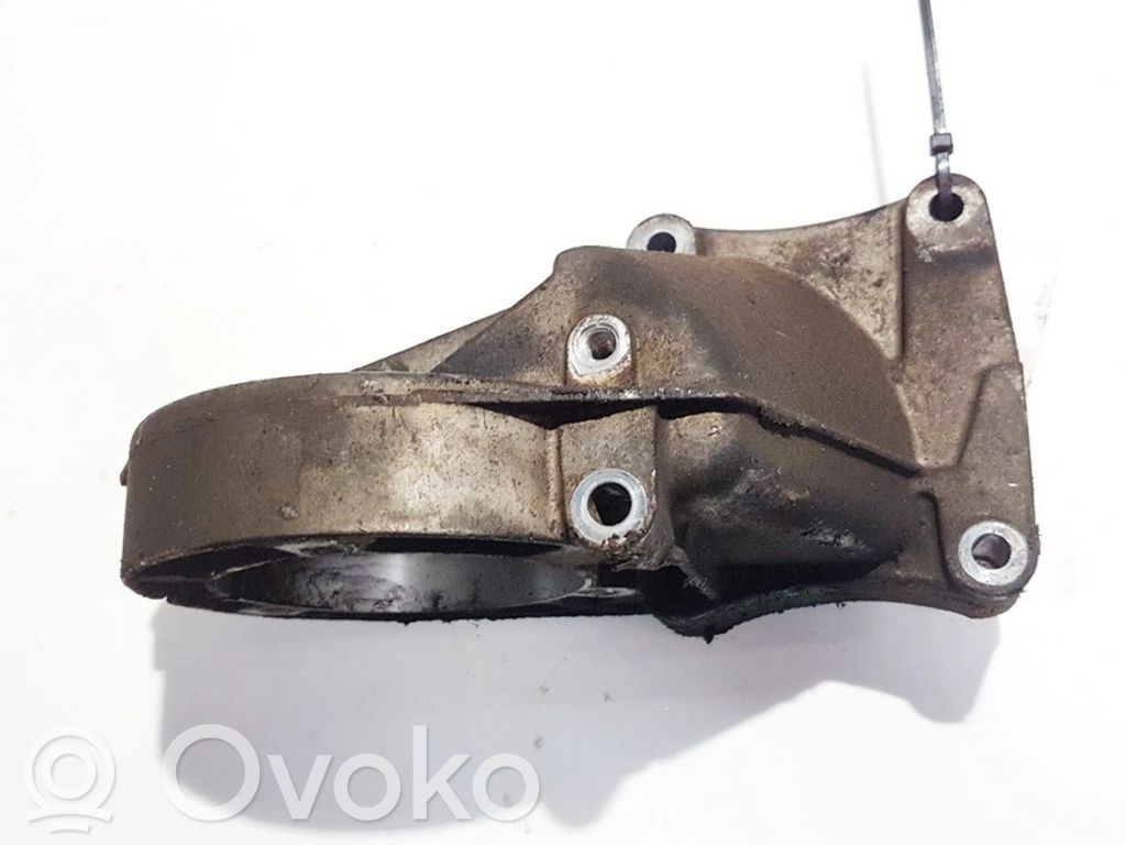 Chrysler PT Cruiser Engine mounting bracket 