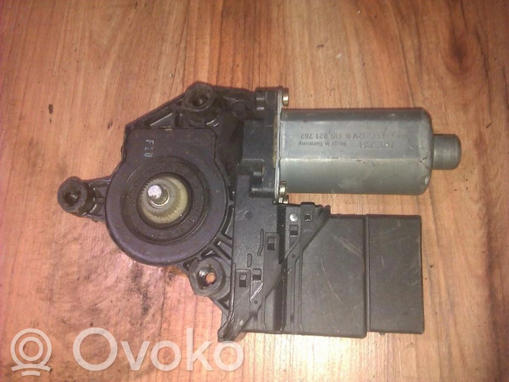 Volkswagen Golf IV Silniczek podnośnika szyby drzwi 
