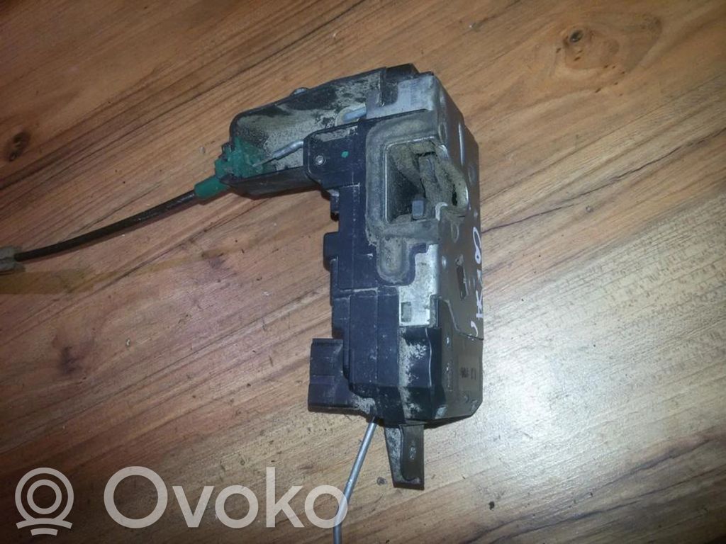 Opel Zafira B Zamek drzwi przednich 