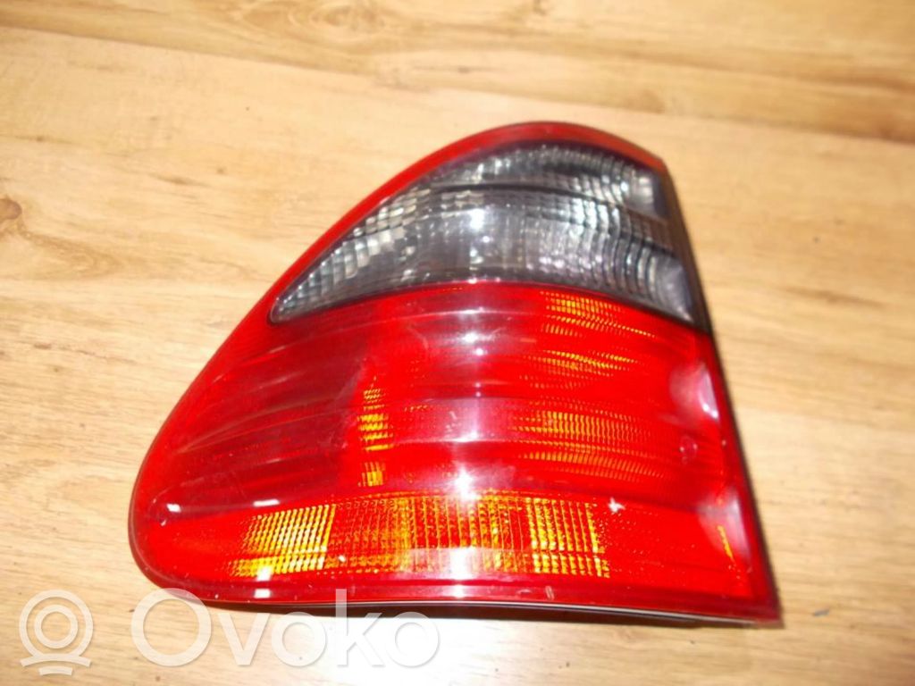 Mercedes-Benz E W210 Lampa tylna 