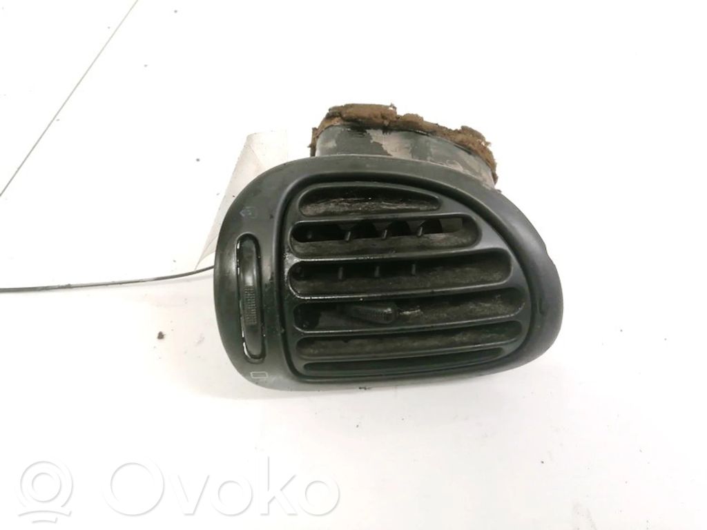 Peugeot 206 Dysze / Kratki środkowego nawiewu deski rozdzielczej 