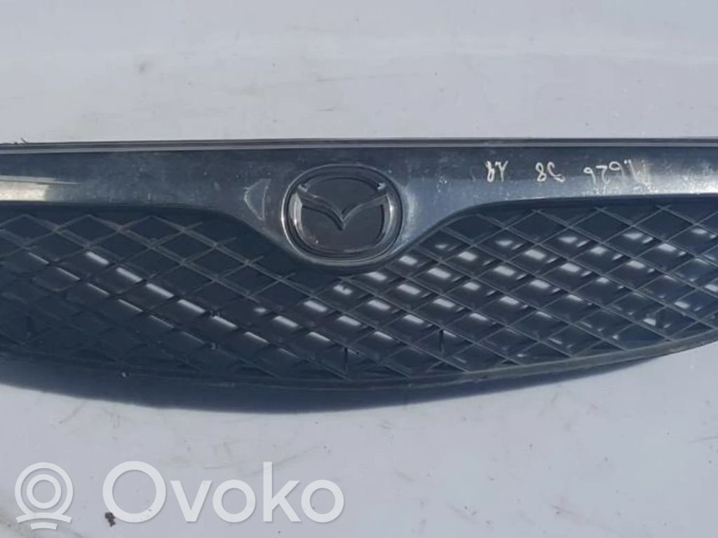 Mazda 626 Rejilla delantera 