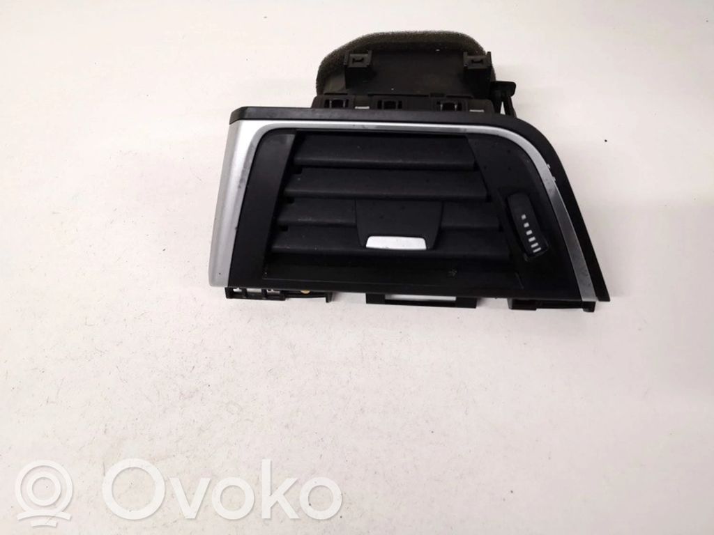 BMW 3 F30 F35 F31 Dysze / Kratki środkowego nawiewu deski rozdzielczej 