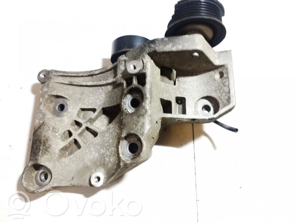 Opel Insignia A Engine mounting bracket 