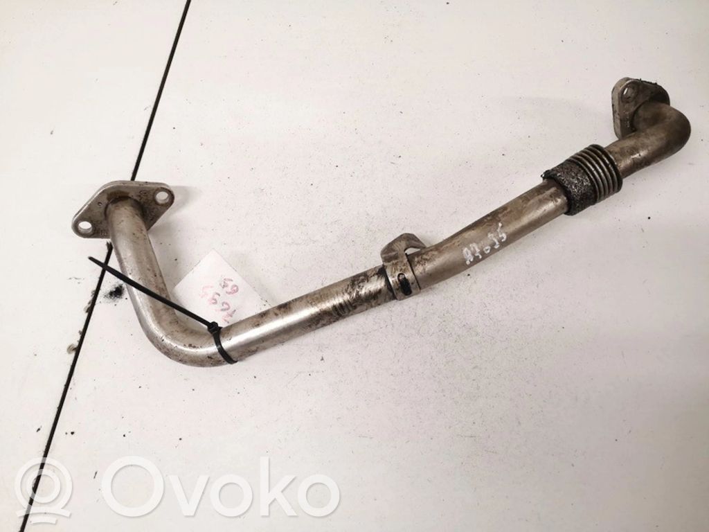 Volkswagen Touran I Tuyau de raccordement solide EGR