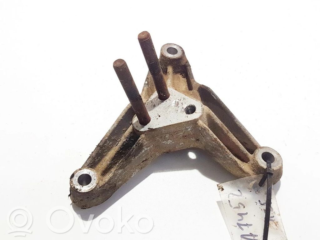 Engine mounting bracket   MR222150,MR222150
