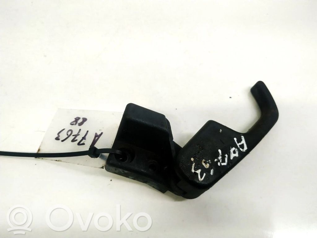 Volkswagen PASSAT B4 Maniglia di rilascio del vano motore (cofano)