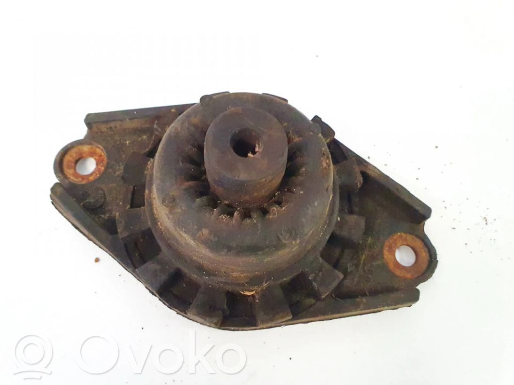 Nissan Almera N16 Mocowanie sprężyny amortyzatora 