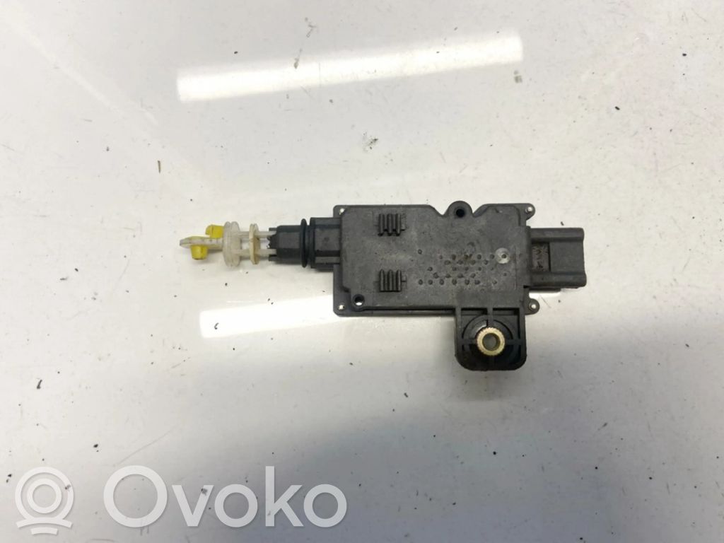 Nissan Primera Silniczek / Siłownik zamka centralnego 