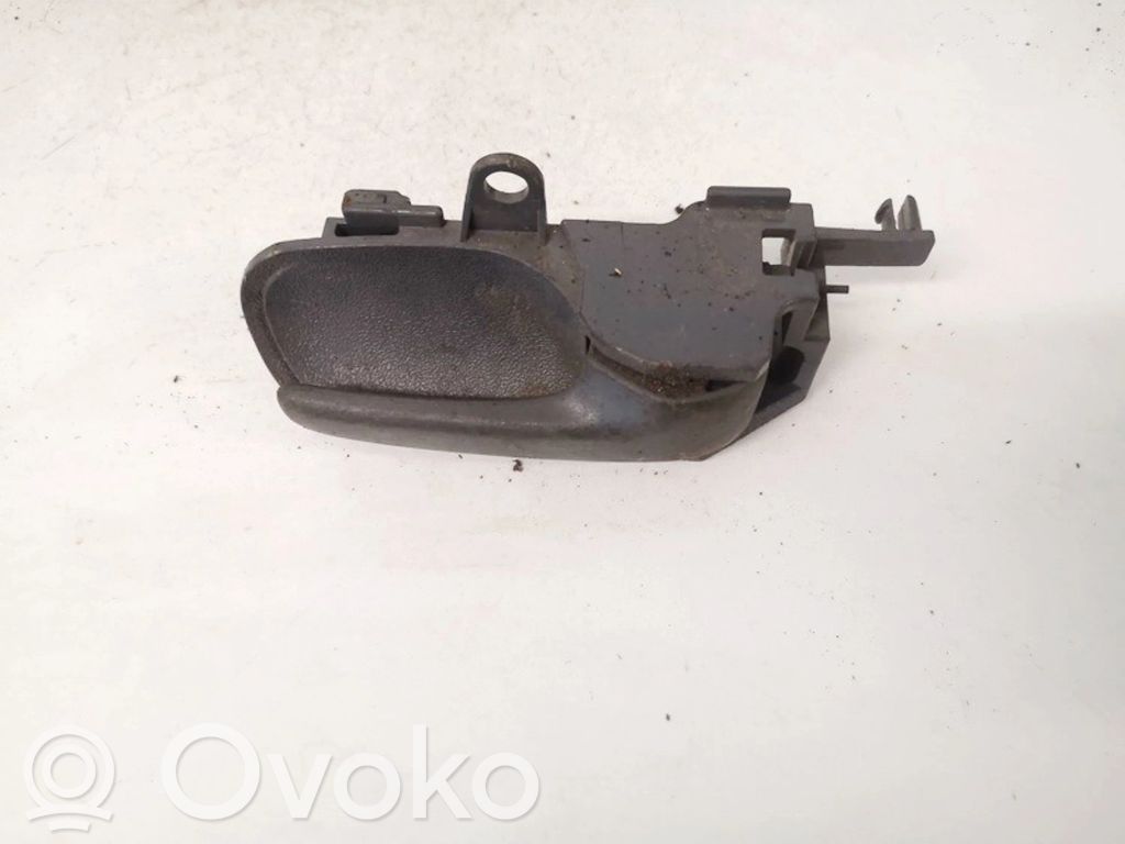 Toyota Yaris Manecilla interna puerta trasera 