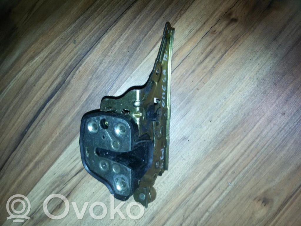 Opel Omega B1 Takaoven lukko 