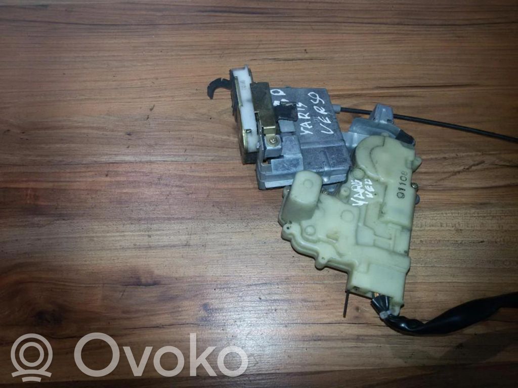 Toyota Yaris Verso Zamek drzwi tylnych 