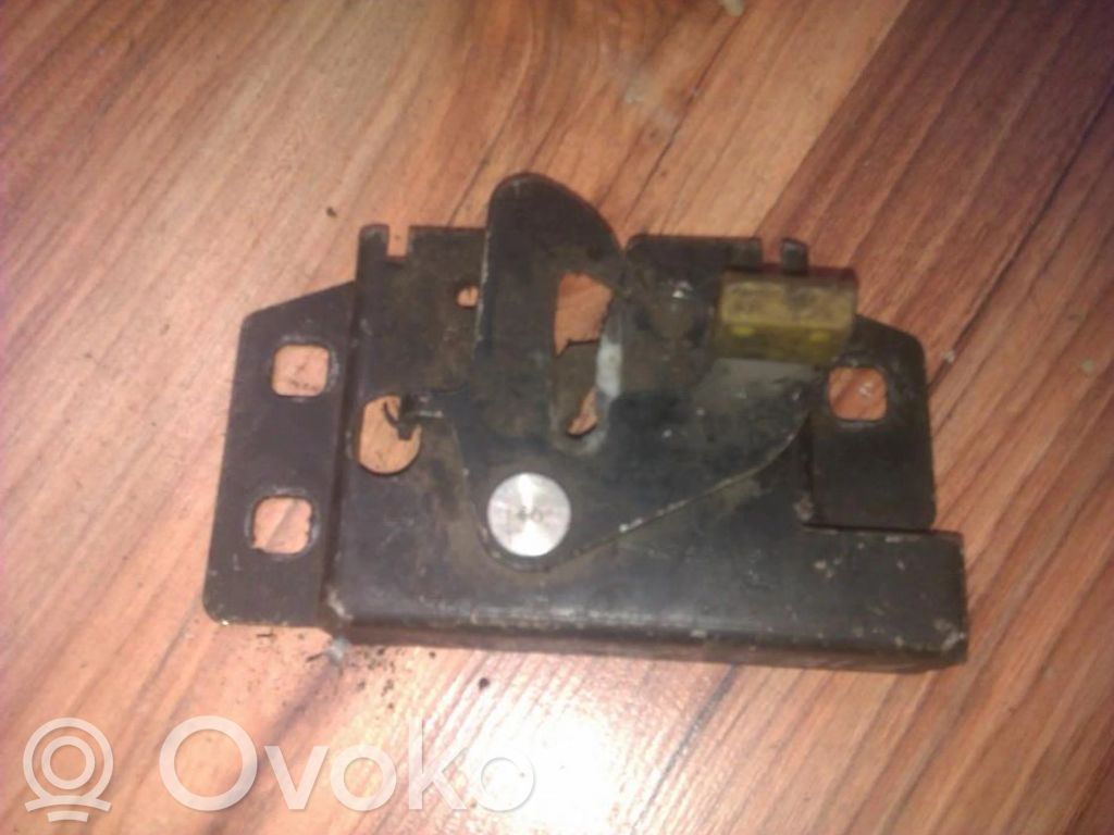 Ford Fiesta Încuietoare capotă 