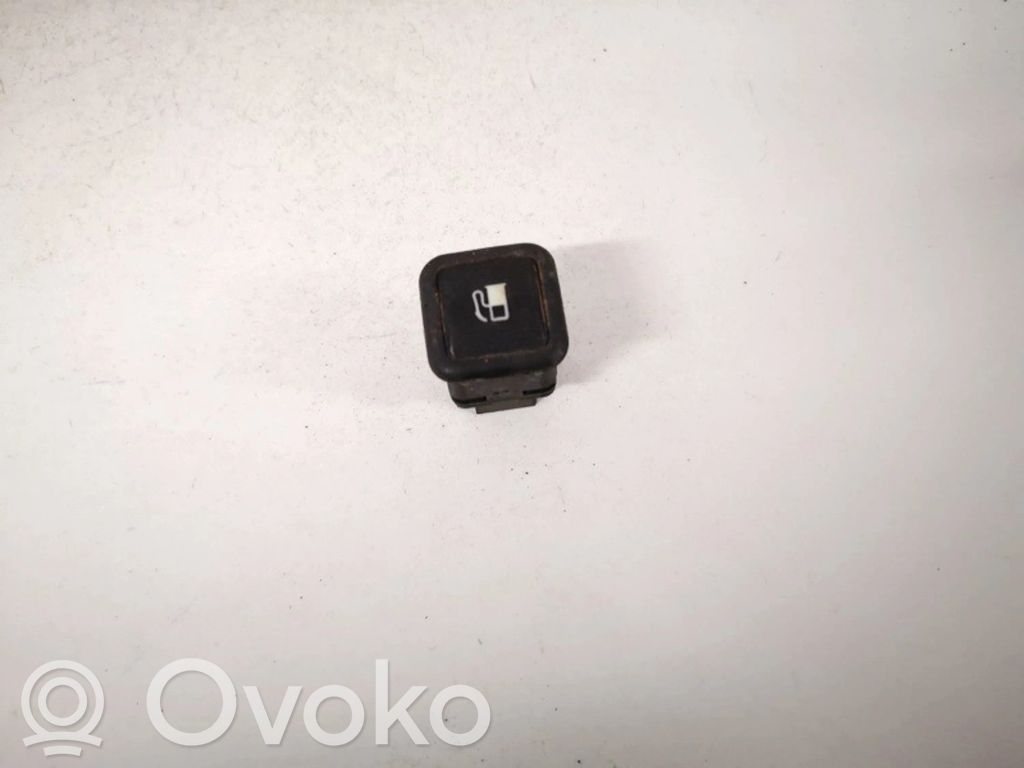 Volkswagen PASSAT B5 Interruttore apertura sportello carburante