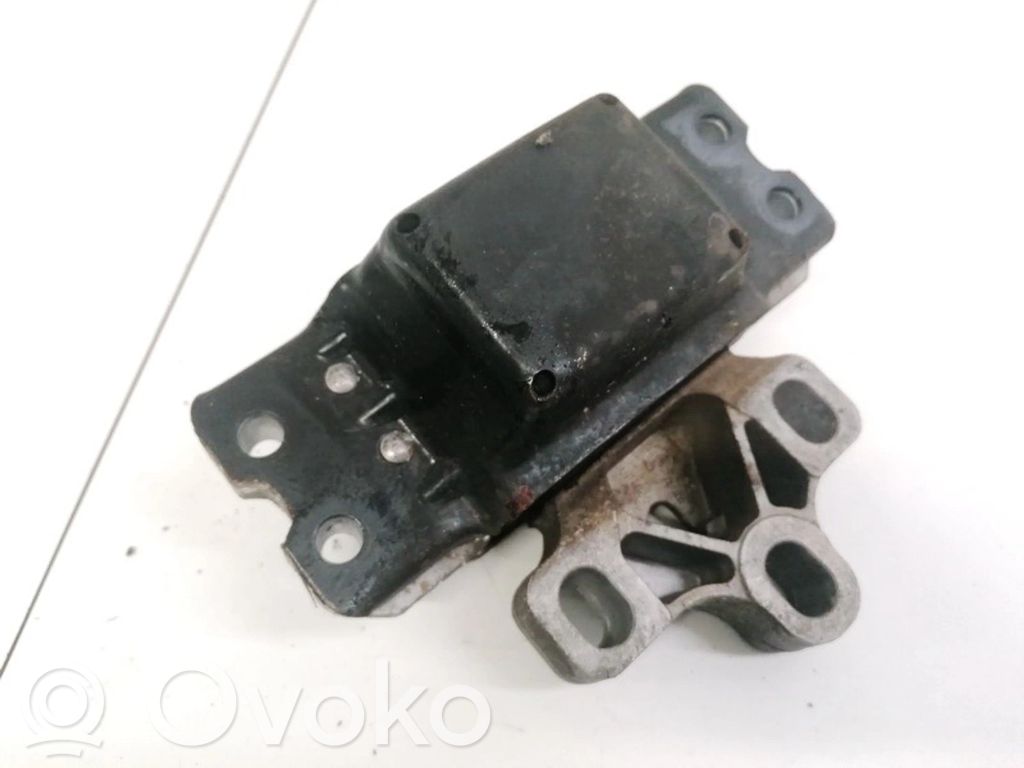 Volkswagen PASSAT B6 Suport tampon motor 