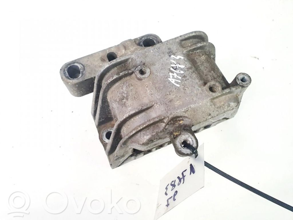 Volkswagen PASSAT B6 Suport tampon motor 