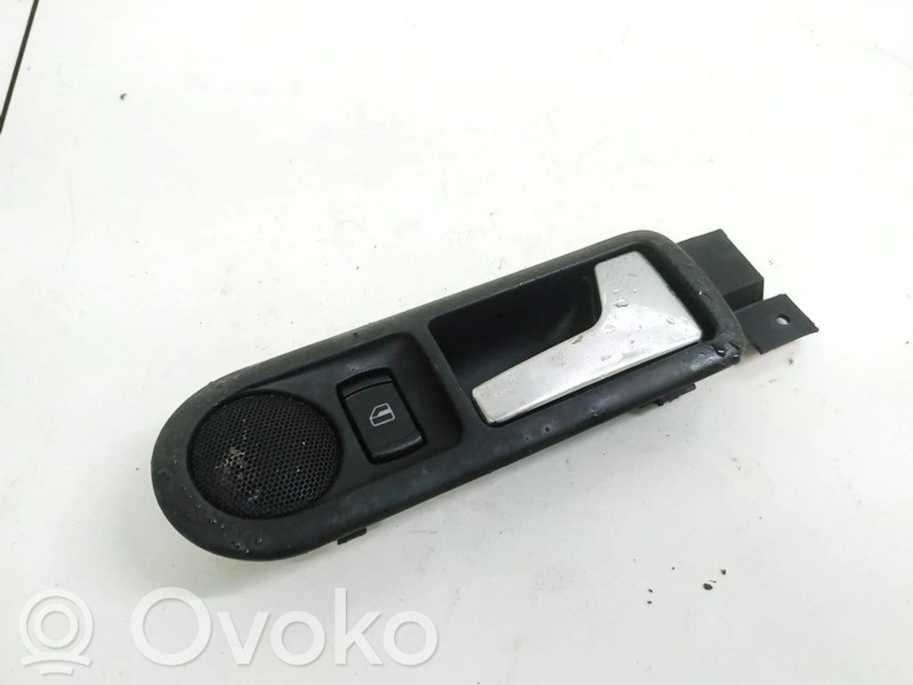 Volkswagen PASSAT B5 Manecilla interna puerta trasera 