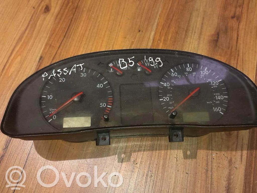 Volkswagen PASSAT B5 Tachimetro (quadro strumenti) 