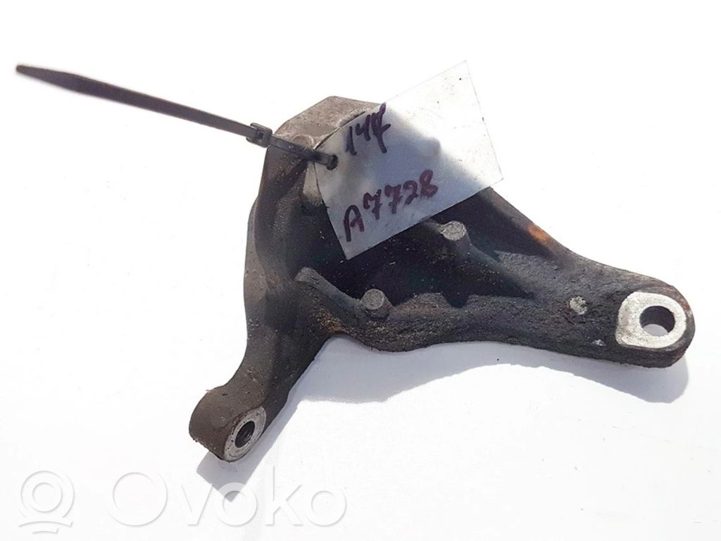 Volvo V50 Engine mount bracket 