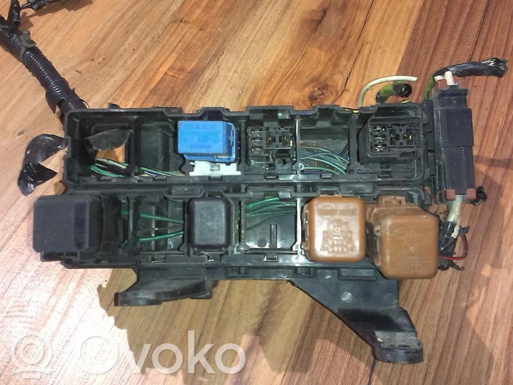 Nissan Primera Skrzynka bezpieczników / Komplet 