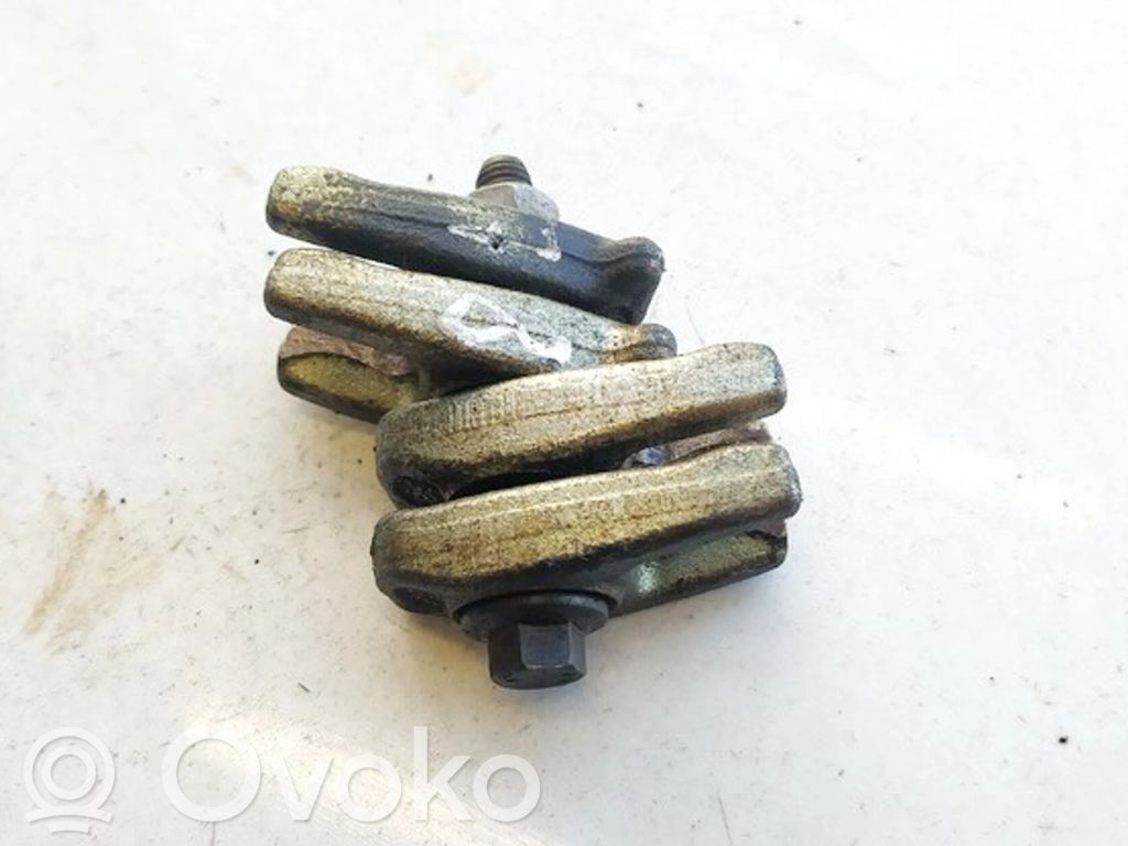 Abrazadera del inyector de combustible