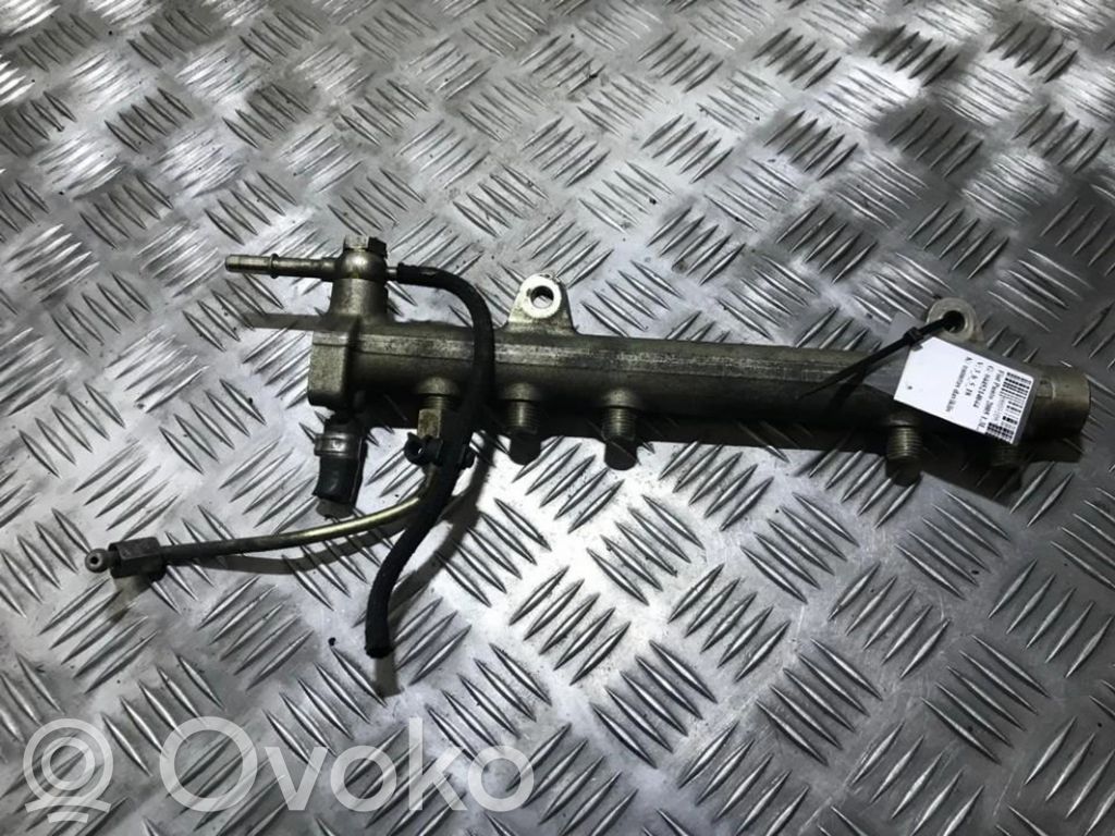 Fiat Punto (188) Listwa wtryskowa 