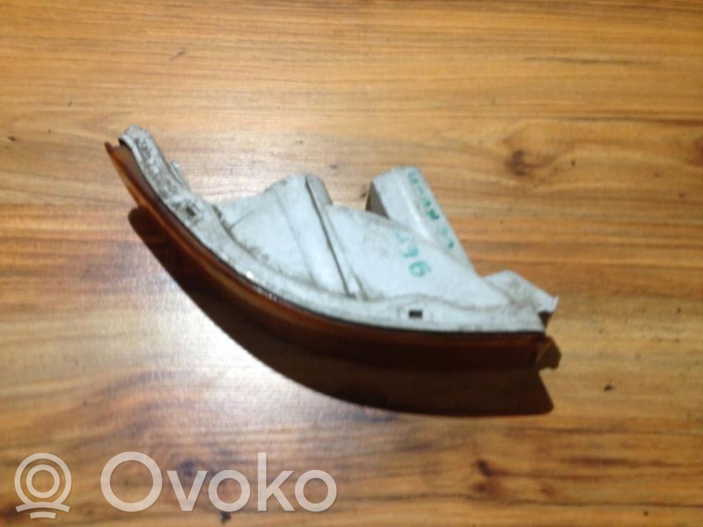 Toyota Corolla E110 Kierunkowskaz przedni 